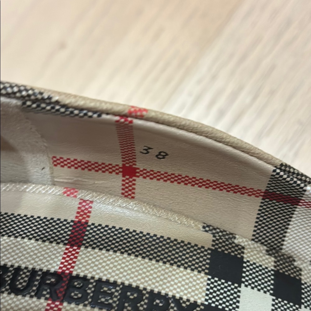 Burberry Cream and Black Heels with Classic Check Pattern size 8 - Picture 6 of 8